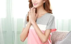 女子教室欲火难耐要自助快餐